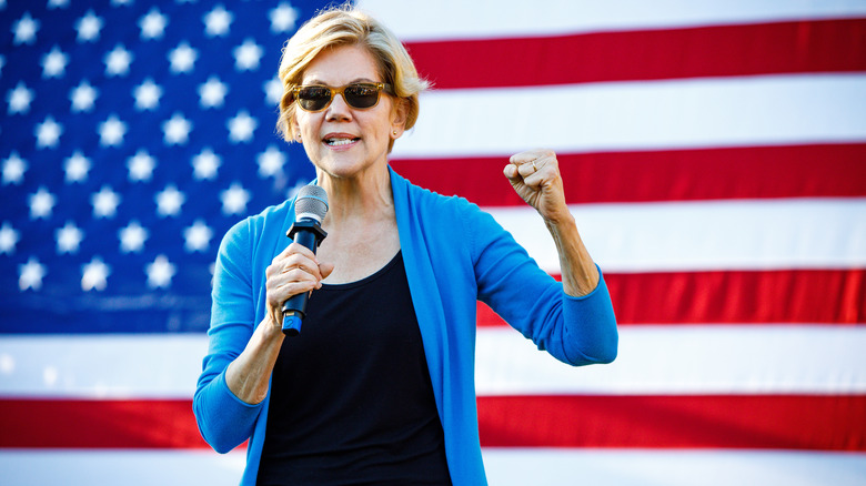 Elizabeth Warren s'exprimant