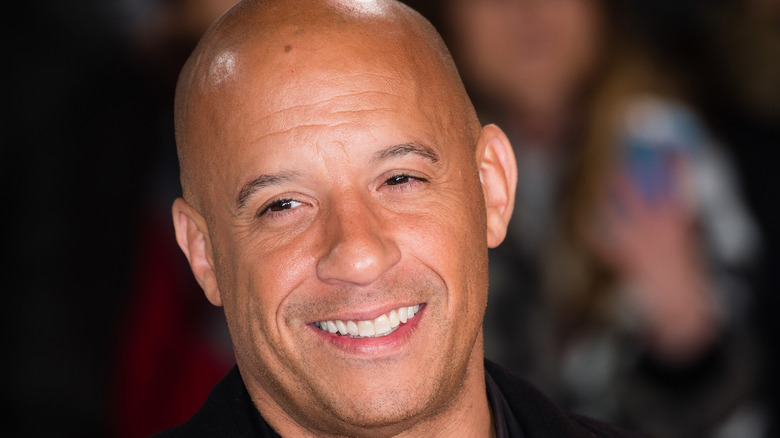 Vin Diesel souriant sur le tapis rouge