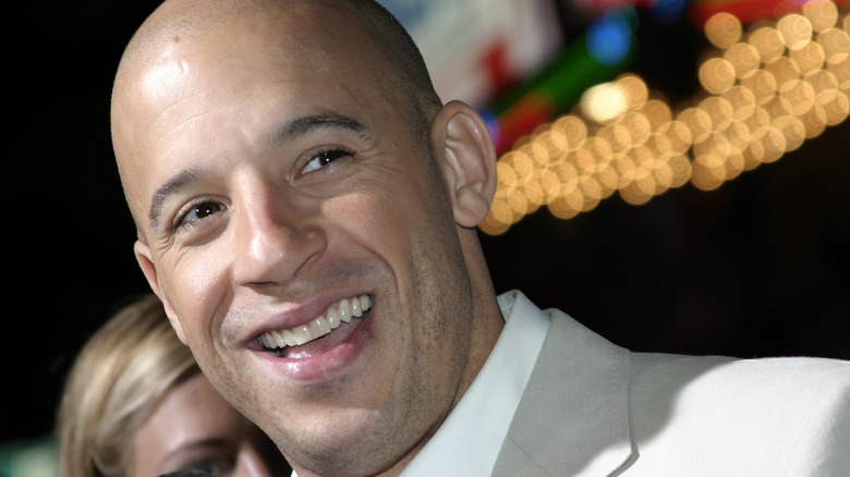 Vin Diesel souriant à l'avant-première d'un film