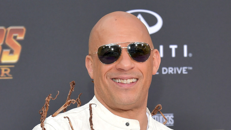 Vin Diesel pose sur le tapis rouge