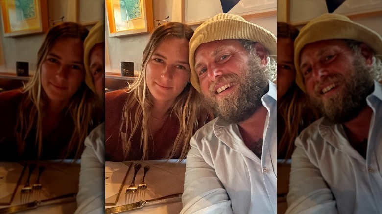 Sarah Brady et Jonah Hill sourient dans un selfie