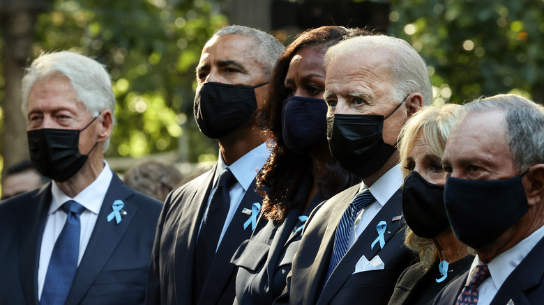 Bill Clinton, Barack Obama, Joe Biden portant des masques