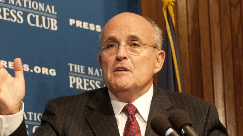 Rudy Giuliani parle des attaques terroristes du 11 septembre 2001 lors d'un déjeuner du National Press Club en 2011