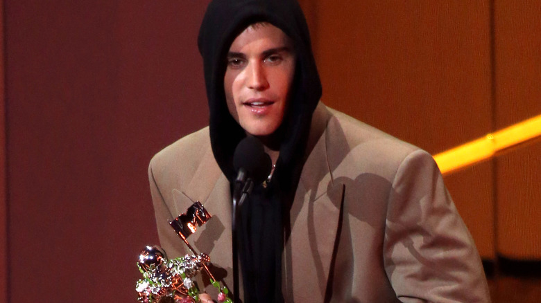Justin Bieber s'exprimant en acceptant un VMA