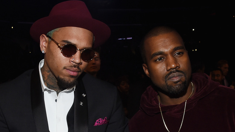 Chris Brown pose avec Kanye West