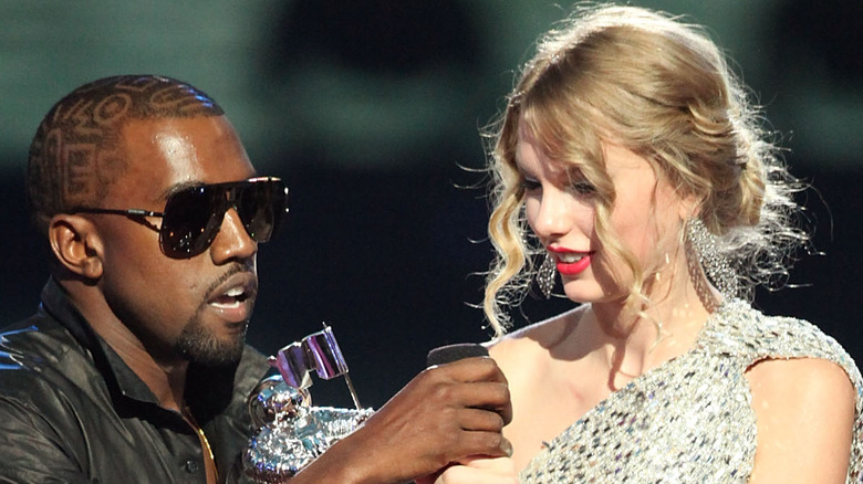 Kanye West interrompt le discours de Taylor Swift
