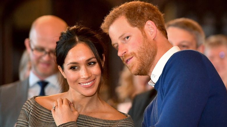 Le prince Harry s'adressant à Meghan Markle