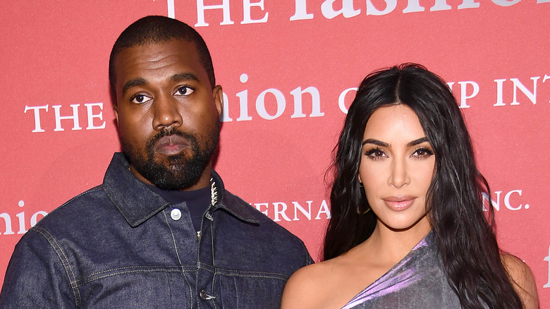 Kanye West et Kim Kardashian posent ensemble