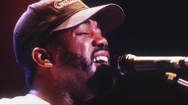 Darius Rucker chante en 1996