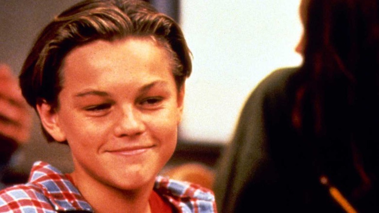 Leonardo DiCaprio souriant dans « Growing Pains »