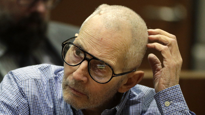 Robert Durst se gratte la tête