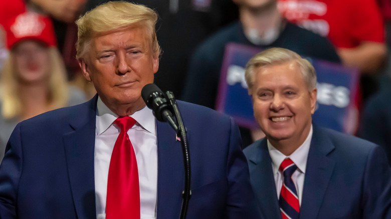 Donald Trump et Lindsey Graham lors d'un rassemblement