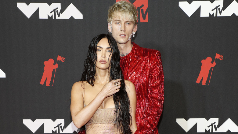 Tapis rouge Megan Fox et MGK