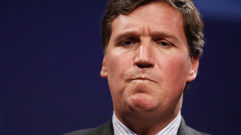 Tucker Carlson fait une grimace