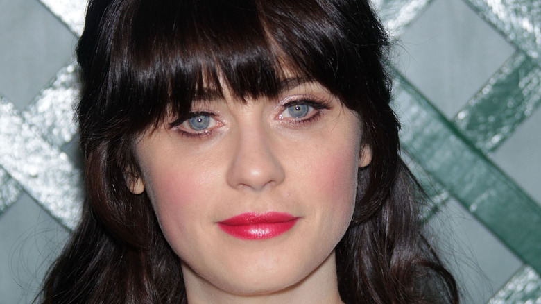 Zooey Deschanel sur le tapis rouge