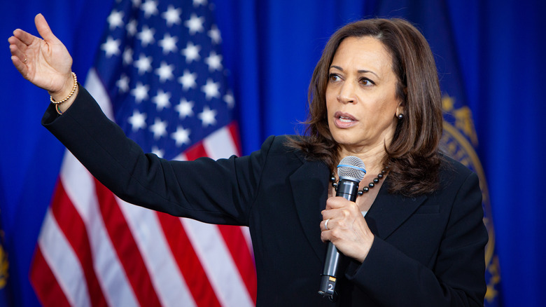 Kamala Harris s'exprimant lors d'un événement 