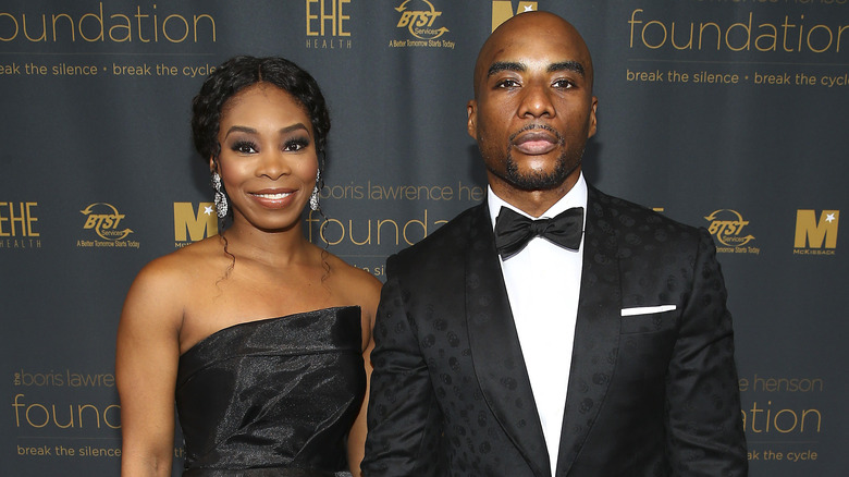 Charlamagne tha God et Jessica Gadsden posant