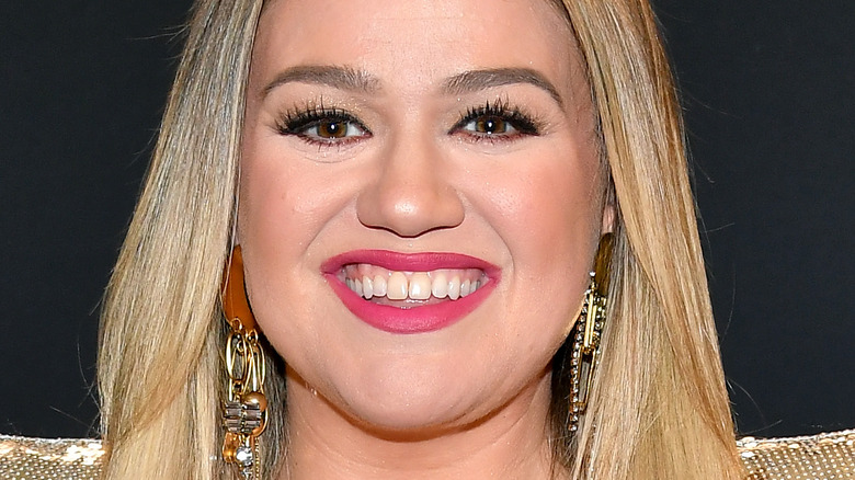 Kelly Clarkson souriant