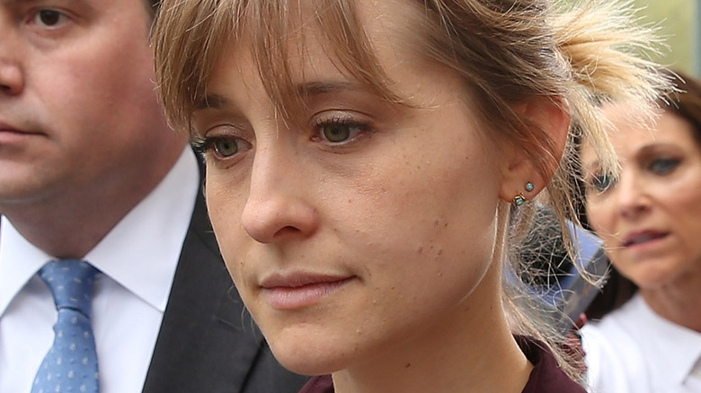 La décision d’Allison Mack de NXIVM concernant son séjour en prison fait sourciller