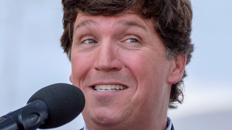 La raison pour laquelle Tucker Carlson pourrait être dans l’eau chaude avec Rupert Murdoch