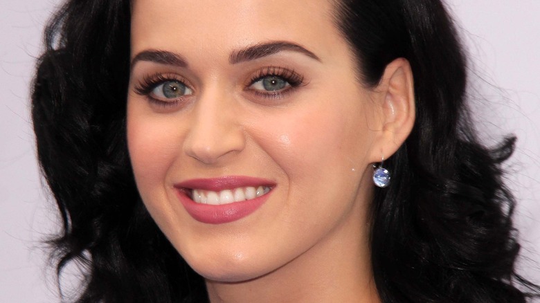 Katy Perry souriant