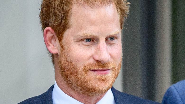 Barbe rousse du prince Harry