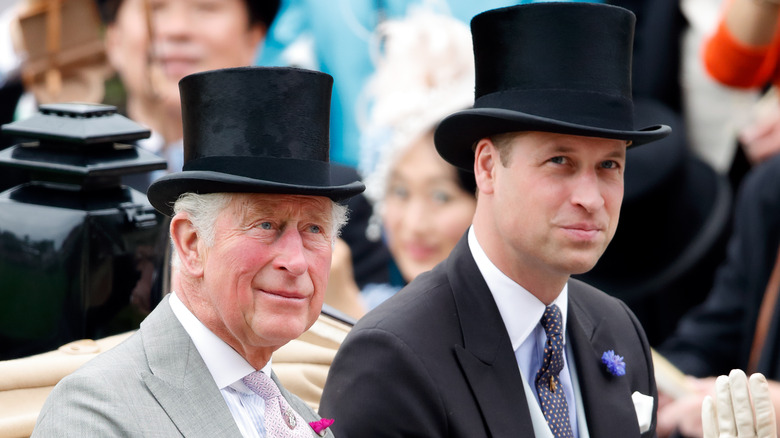 Le prince Charles et le prince William portant des hauts-de-forme