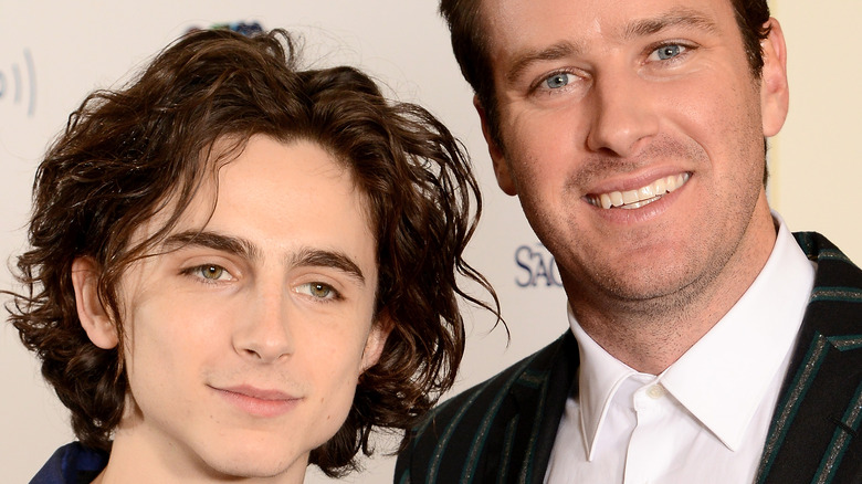 Timothée Chalamet et Armie Hammer posant