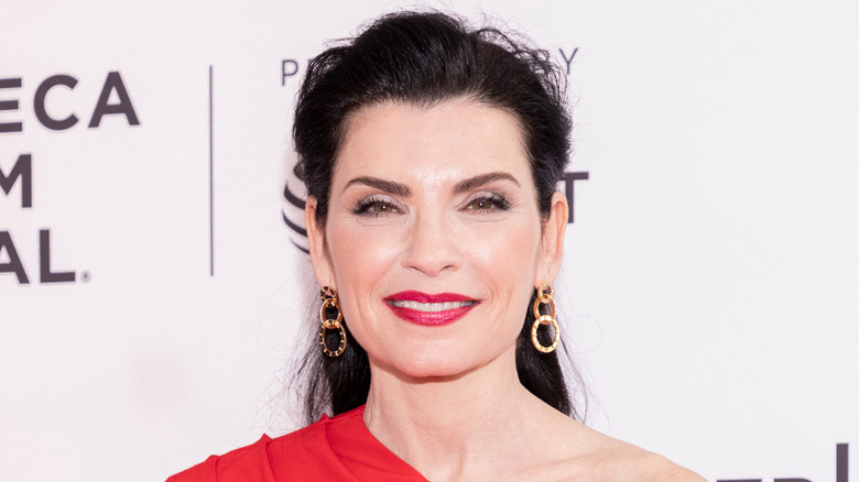 Julianna Margulies souriante