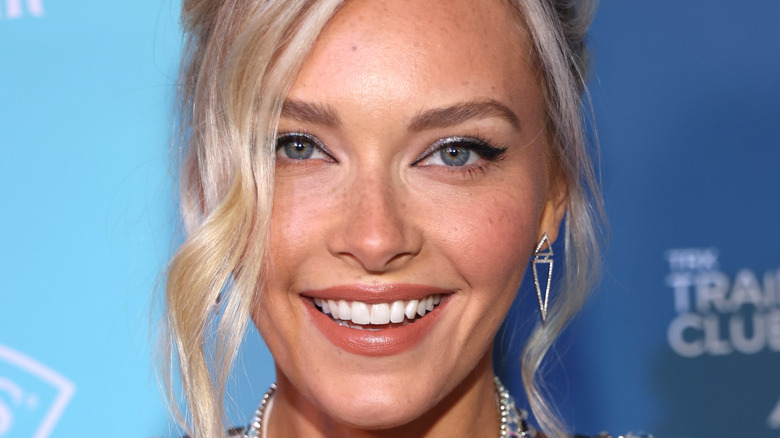 Camille Kostek souriant