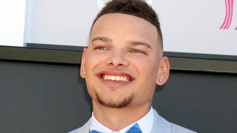 Kane Brown souriant