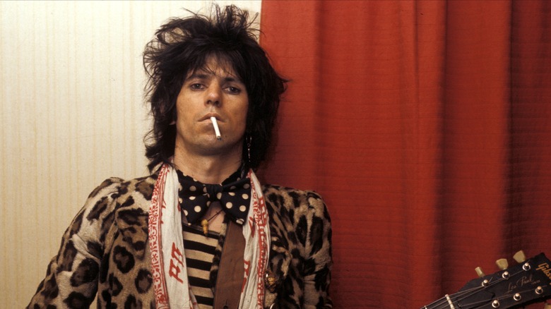 Keith Richards fumant une cigarette