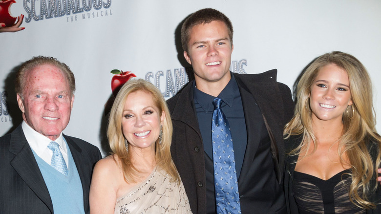 Frank, Kathie Lee, Cody et Cassidy Gifford posant en 2012