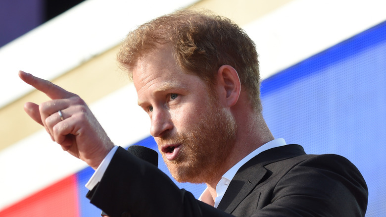 Le prince Harry parle