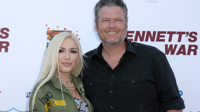 Gwen Stefani et Blake Shelton posent