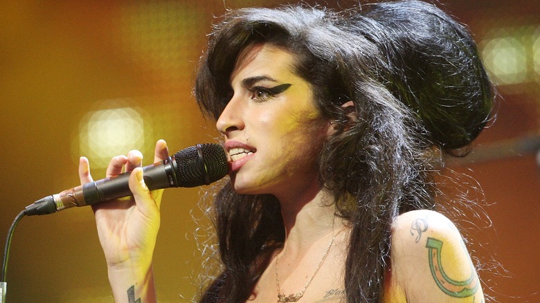 Amy Winehouse singing