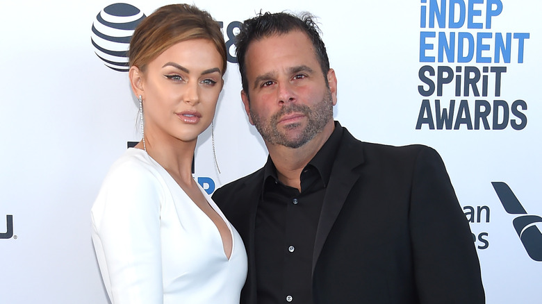 Lala Kent et Randall Emmett posant en 2019