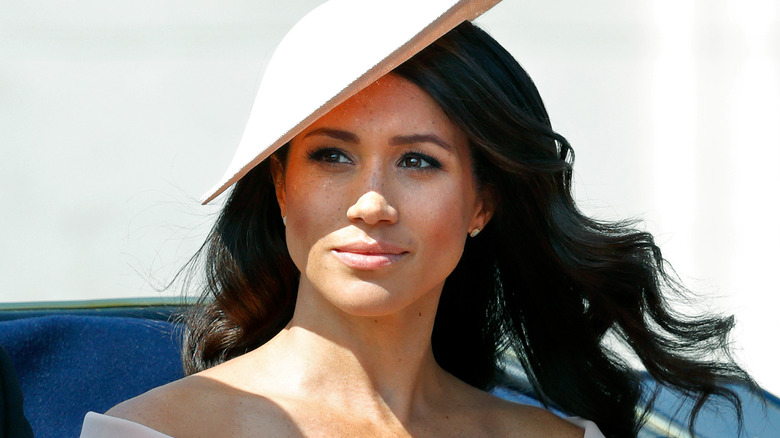 Chapeau beige Meghan Markle