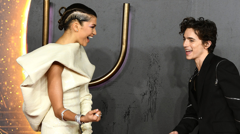 Zendaya et Timothée en train de rire