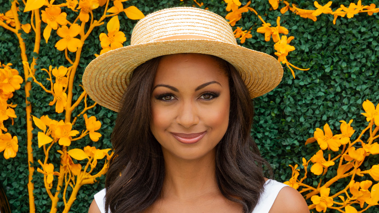 Chapeau Eboni K. Williams souriant