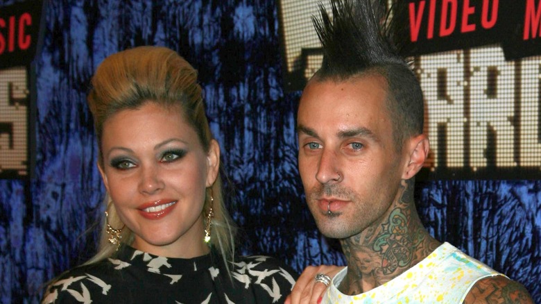 Shanna Moakler et Travis Barker posent