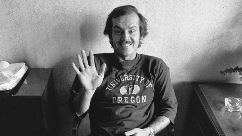 Jack Nicholson saluant la caméra en 1971