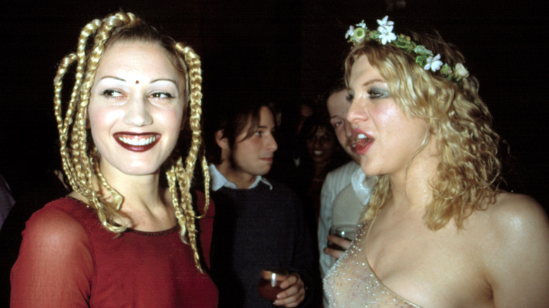 Gwen Stefani et Courtney Love à la soirée Grammy en 1998