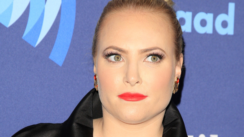 Meghan McCain prend une photo