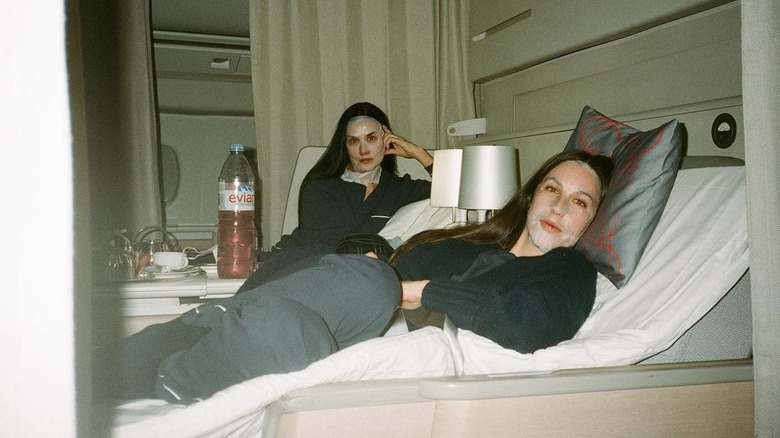 Demi Moore et Scout LaRue Willis avec des masques faciaux