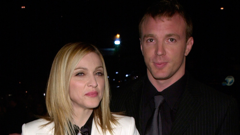 Madonna et Guy Ritchie souriant