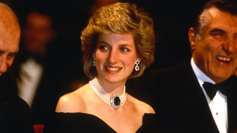 La princesse Diana assiste à un banquet d'État