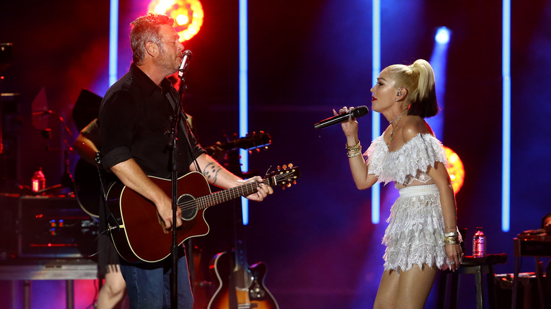 Blake Shelton et Gwen Stefani se produisent ensemble