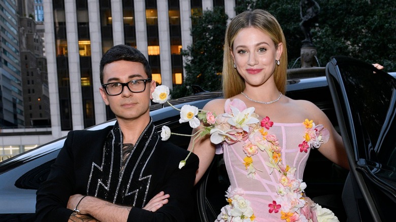 Christian Siriano et Lili Reinhart assistent au Met Gala