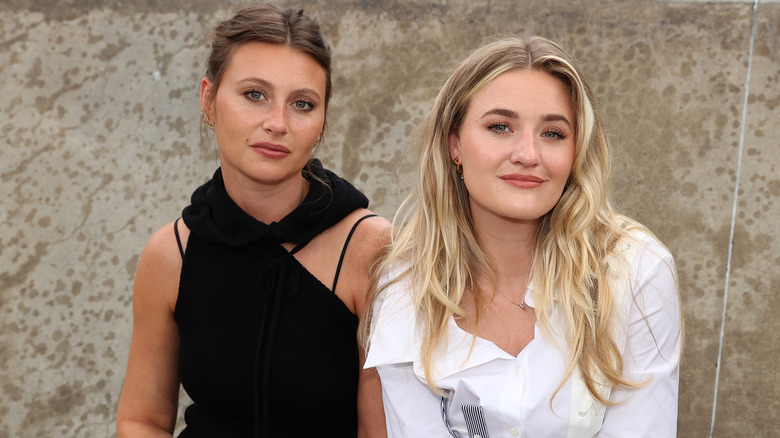 Aly et AJ en 2007, souriant lors d'un événement tapis